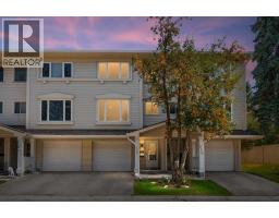 208 Queenston Heights SE - photo 1