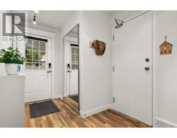 208 Queenston Heights SE - photo 5