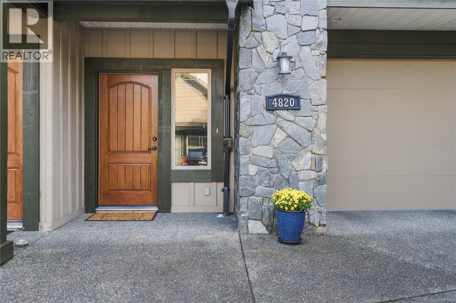 4820 Bridgewood Close - 2