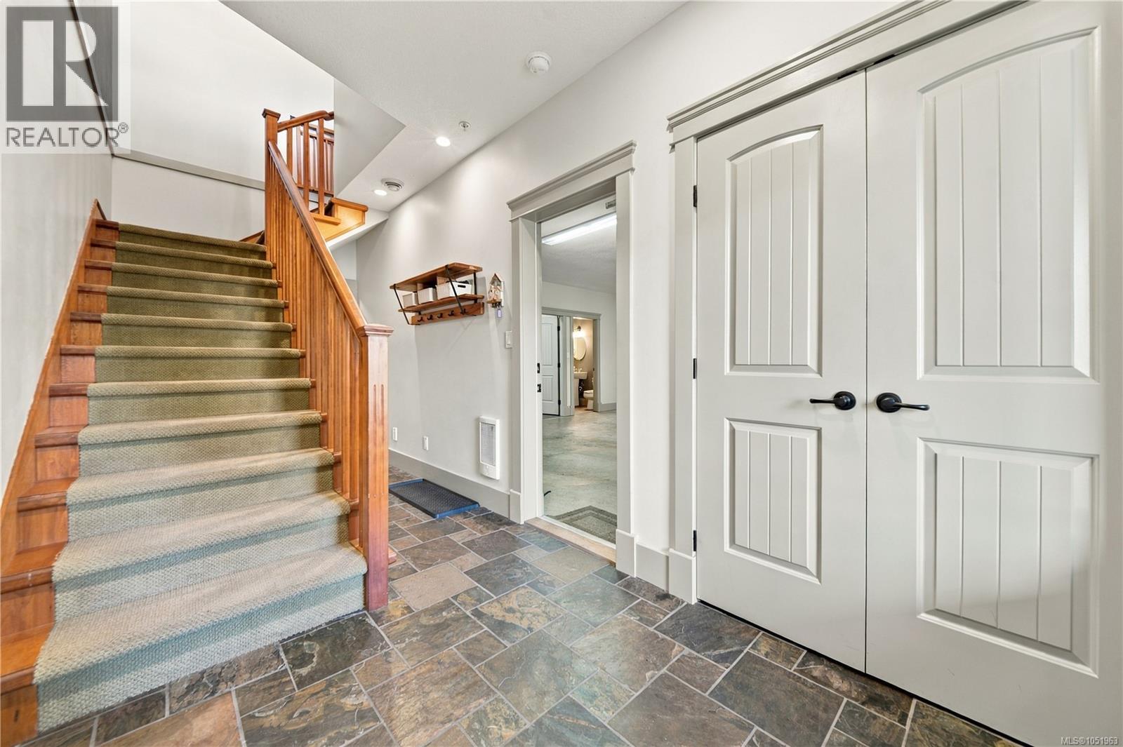4820 Bridgewood Close - 8