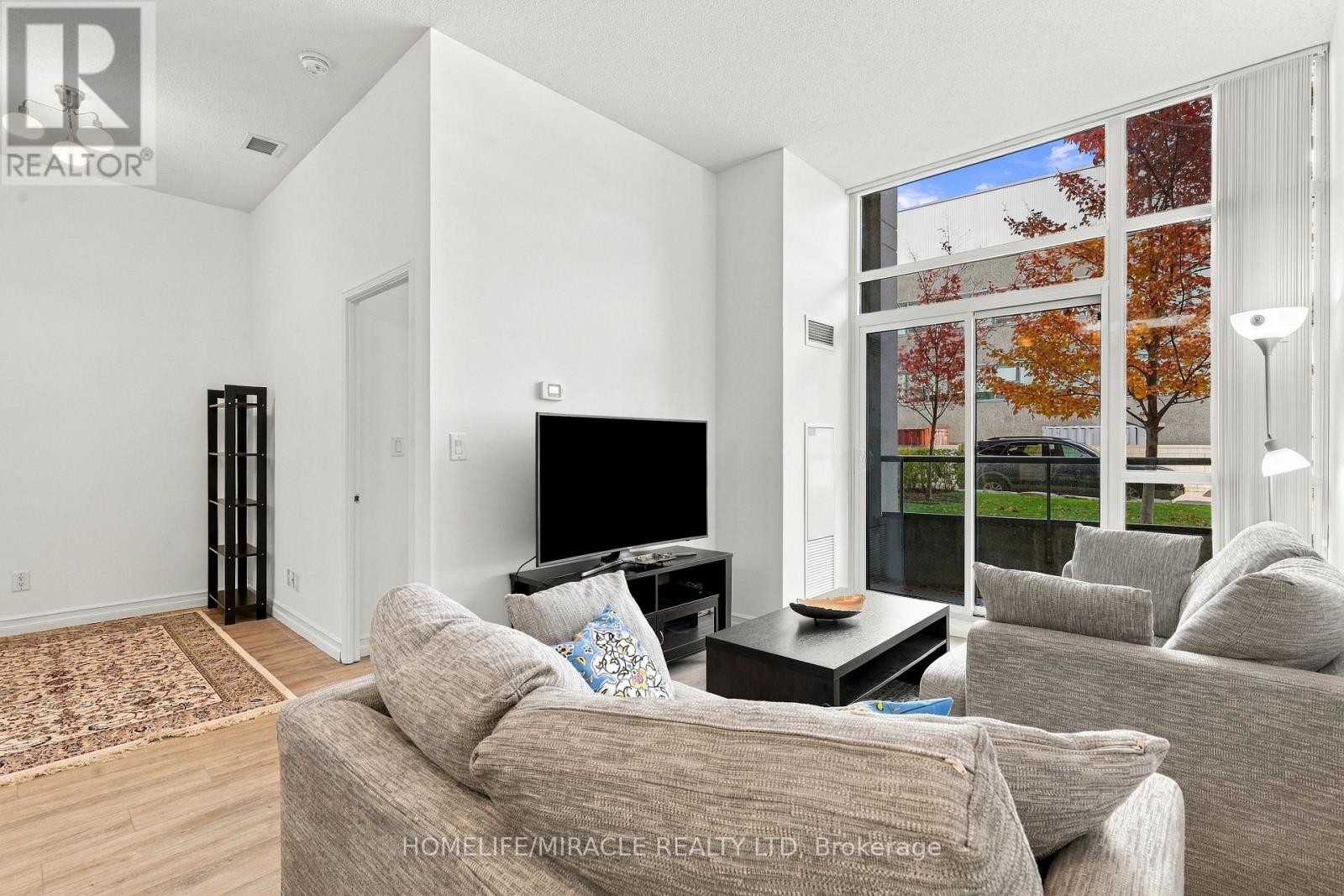 35 Hollywood Avenue — photo 11