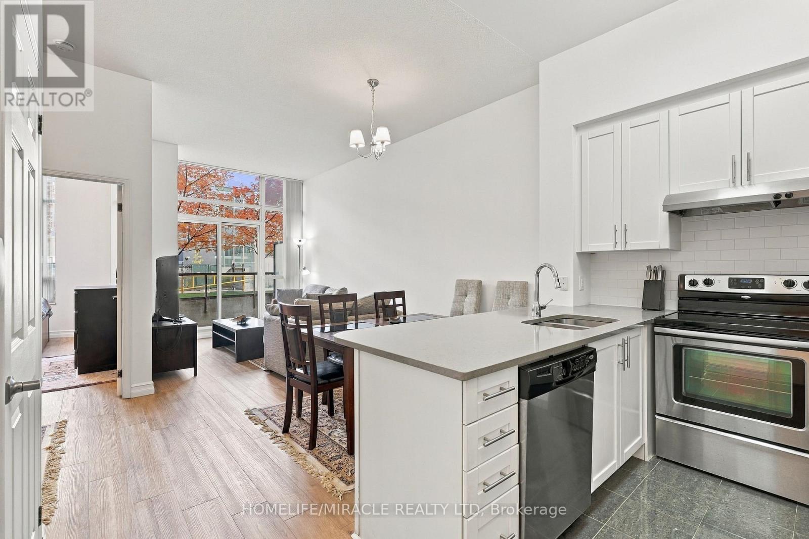 35 Hollywood Avenue — photo 8