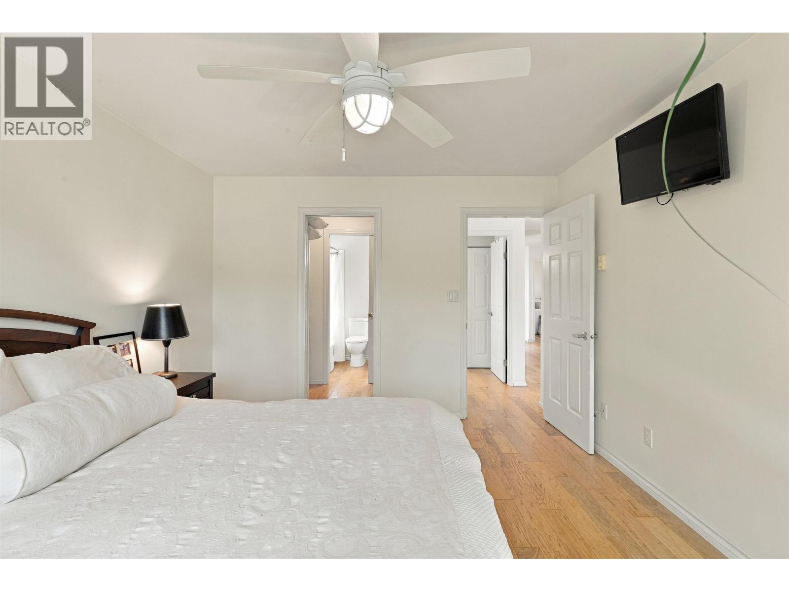Photo of 15 699 DOUGALL ROAD 18