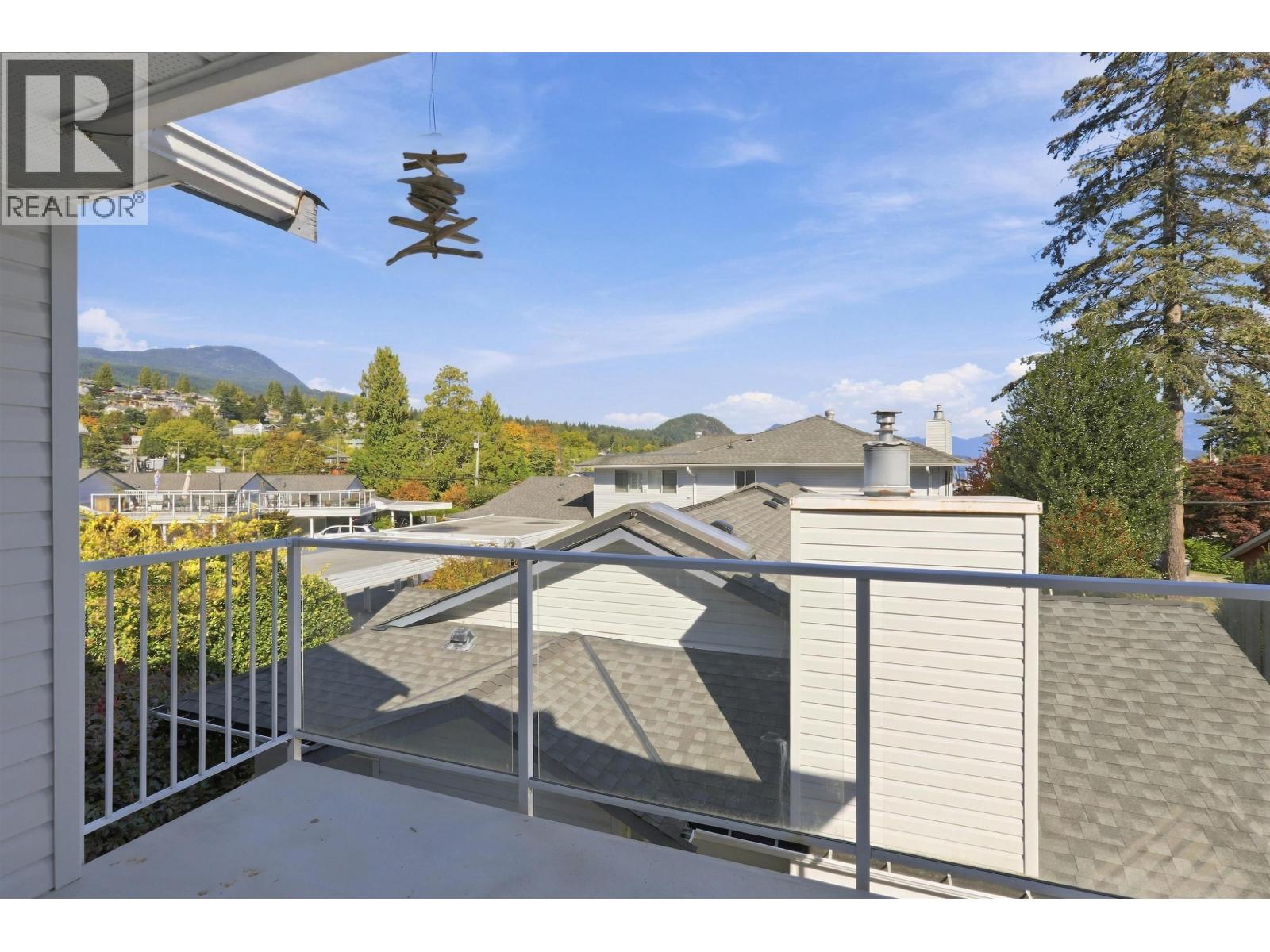 Photo of 15 699 DOUGALL ROAD 23