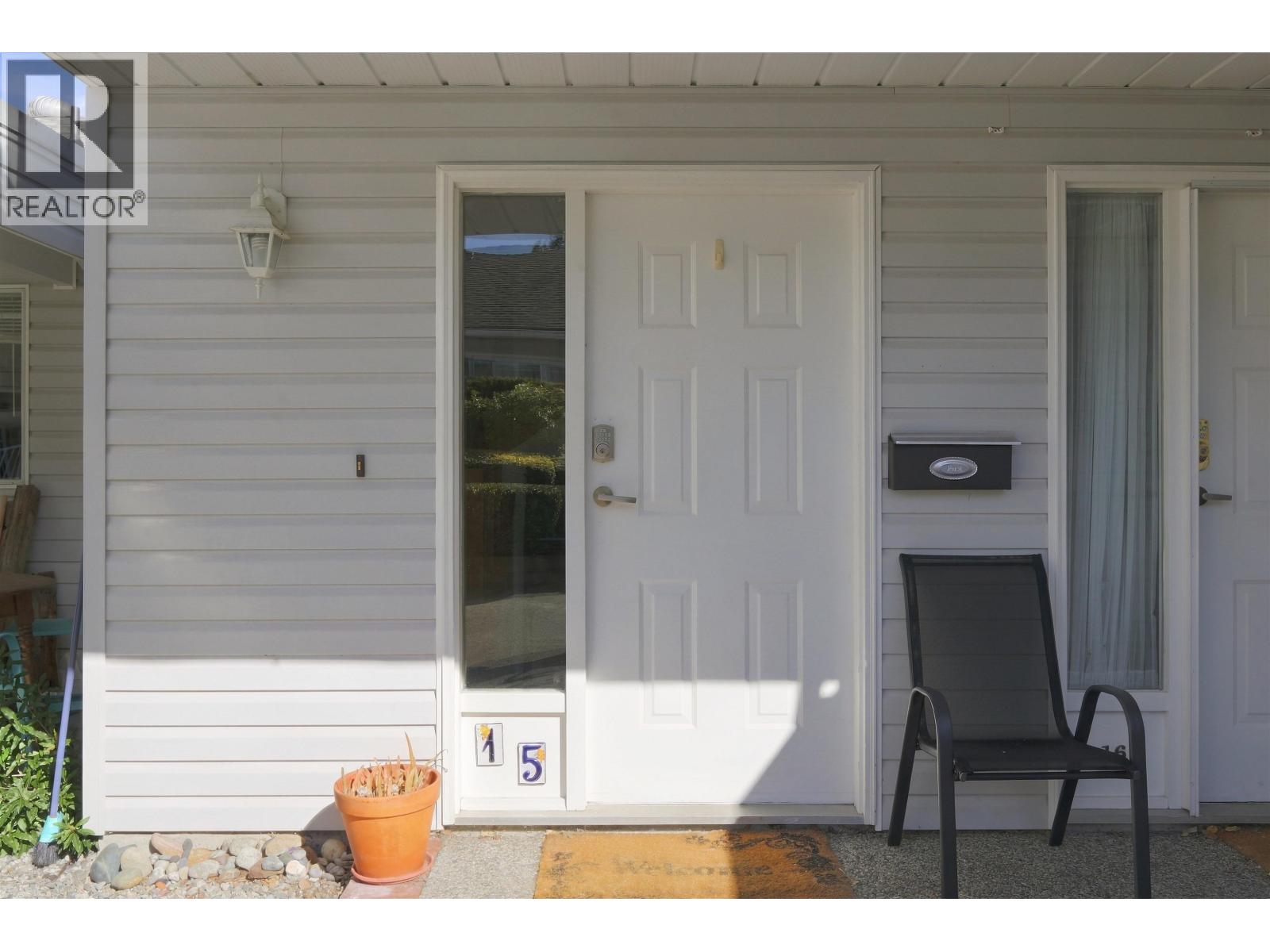Photo of 15 699 DOUGALL ROAD 27