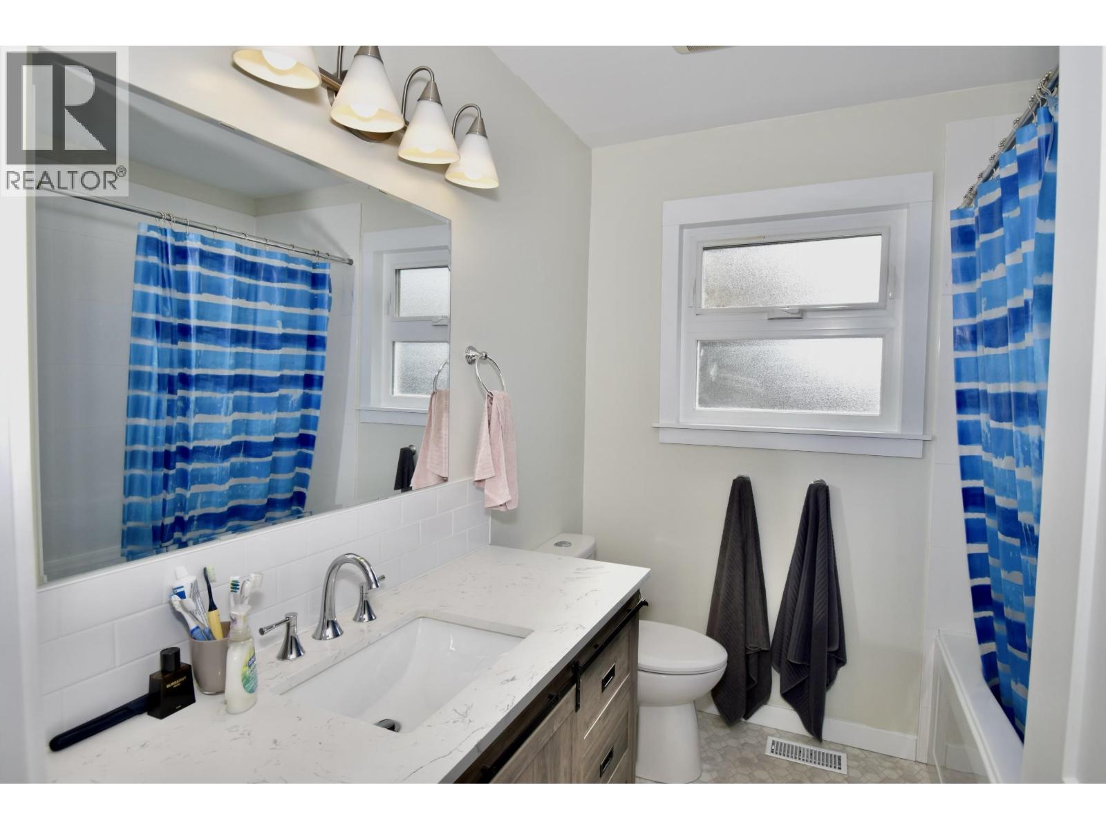 1822 HALL ROAD, Sechelt
