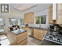 1822 Hall Road, Sechelt, BC V7Z0A9 Photo 11