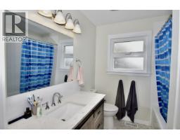 1822 Hall Road, Sechelt, BC V7Z0A9 Photo 27
