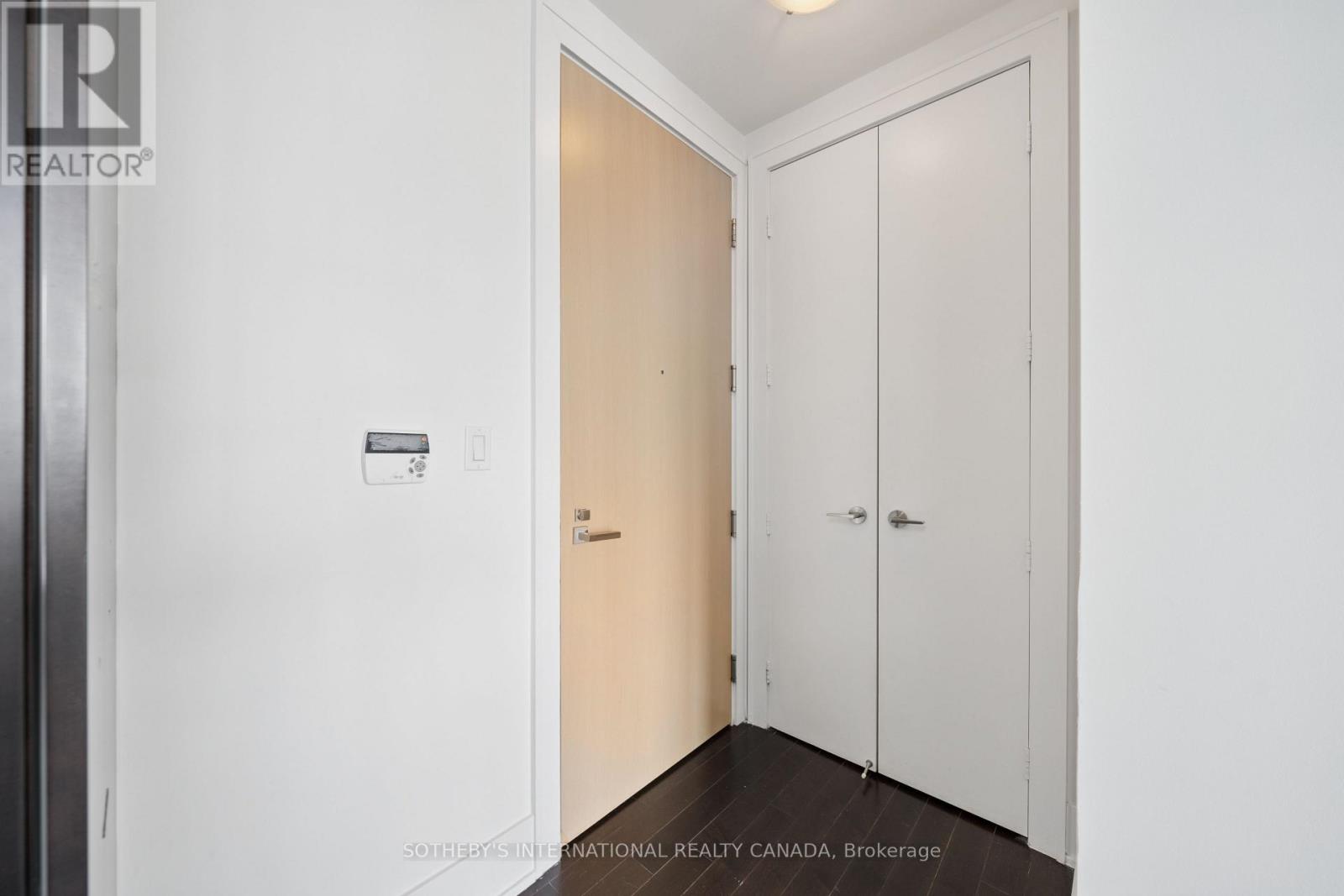 39 Queens Quay East — photo 3