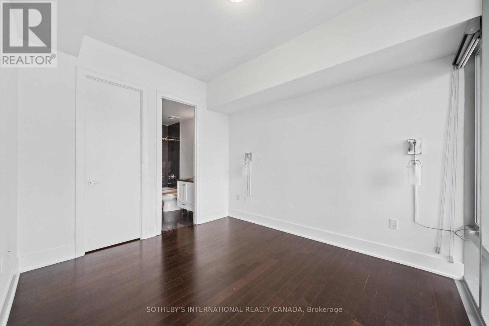 39 Queens Quay East — photo 32