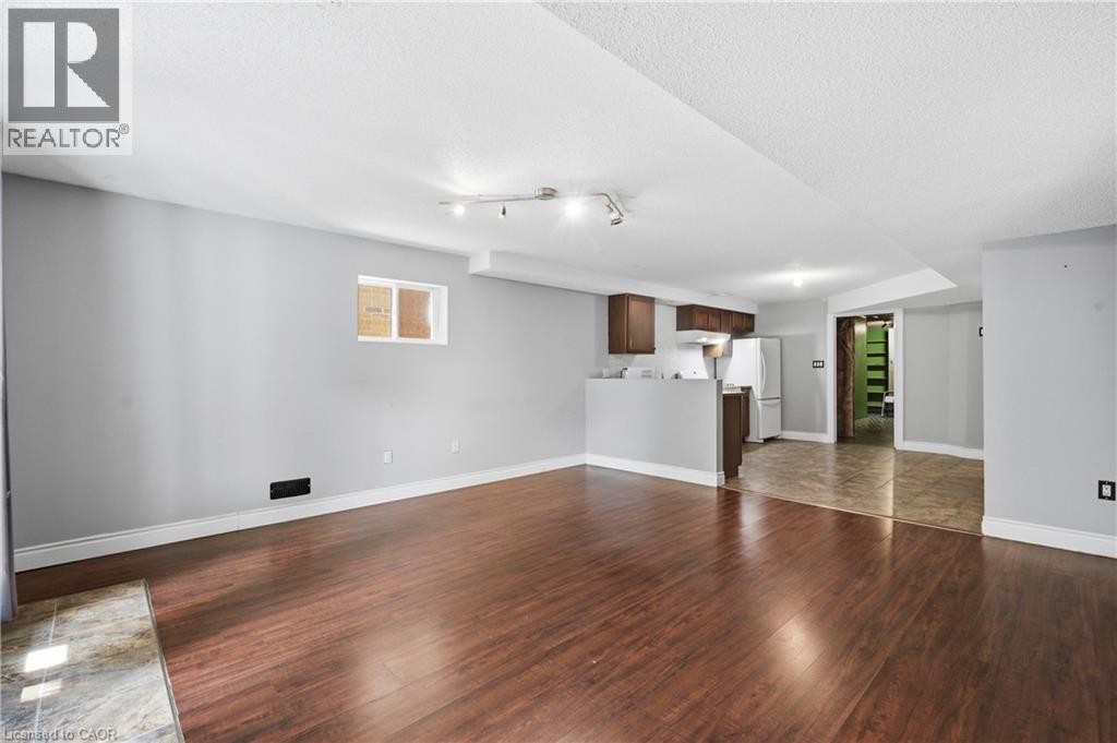 324 BEAUMONT Crescent - Image 35