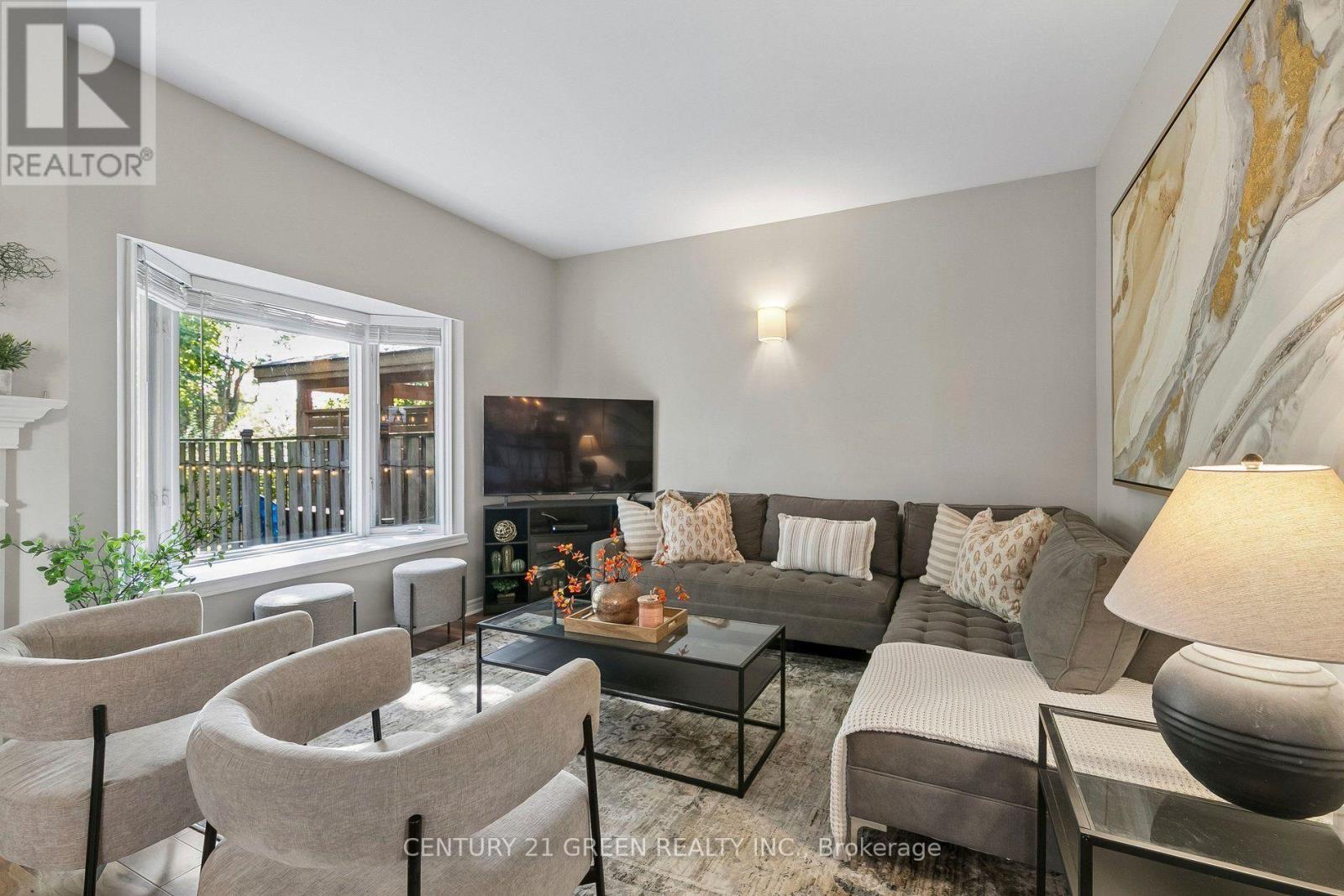 2024 Grovetree Lane, Burlington, ON photo 8
