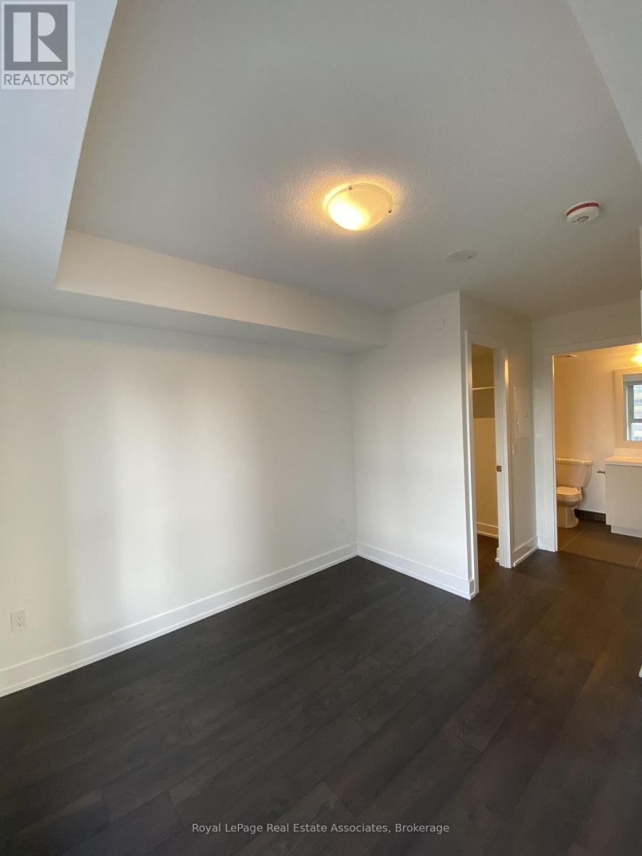 7 Mabelle Avenue — photo 10