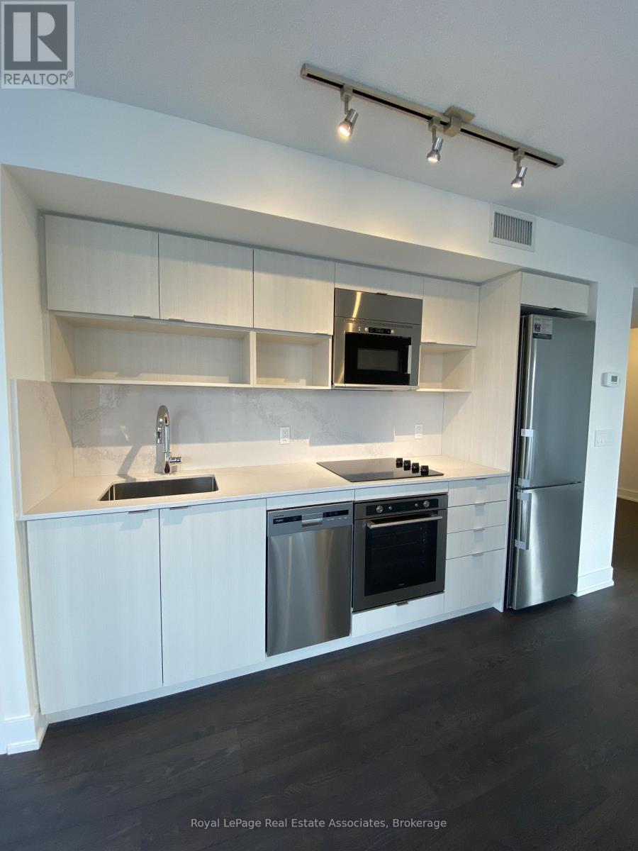 7 Mabelle Avenue — photo 4