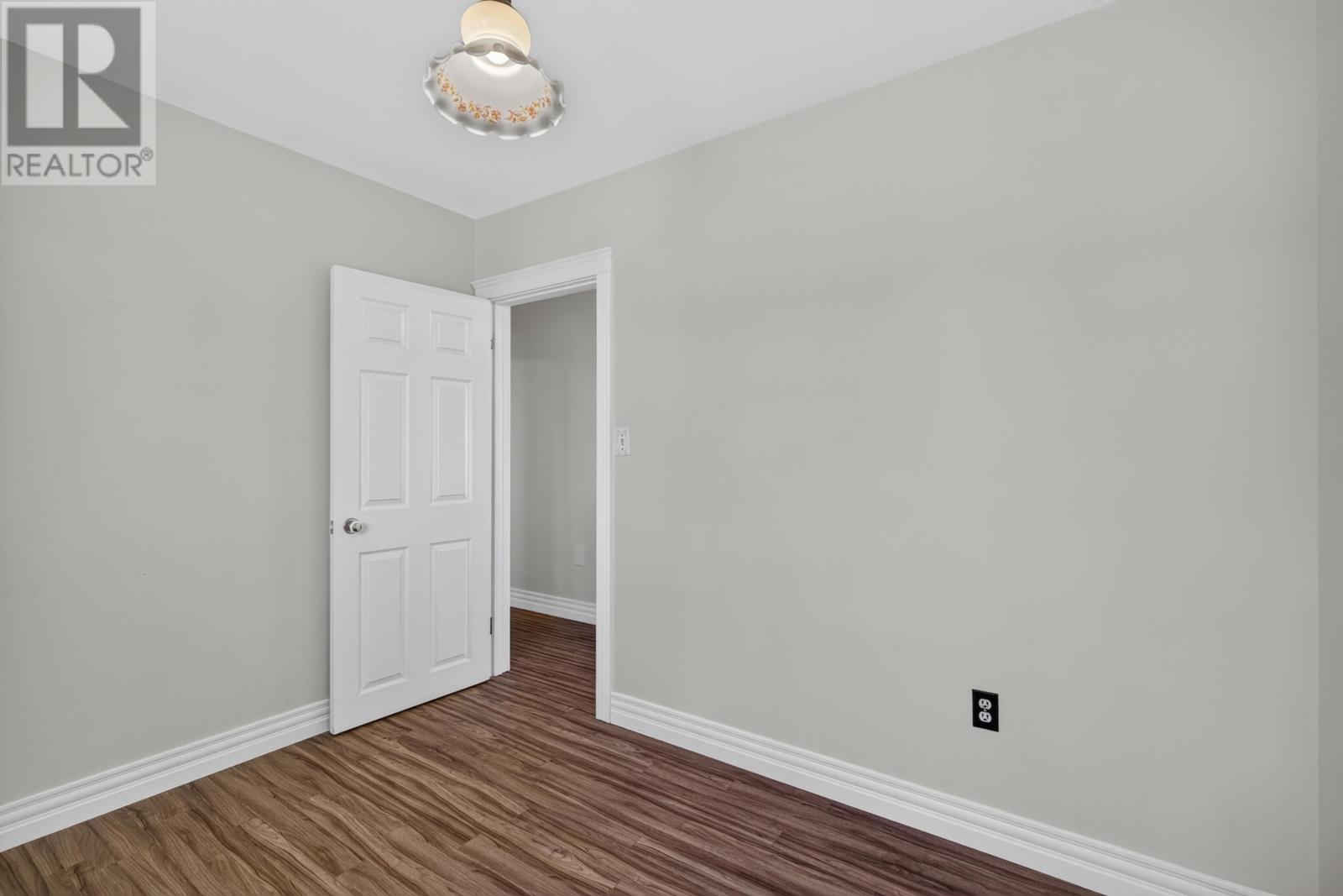 17 Newland Crescent - 18