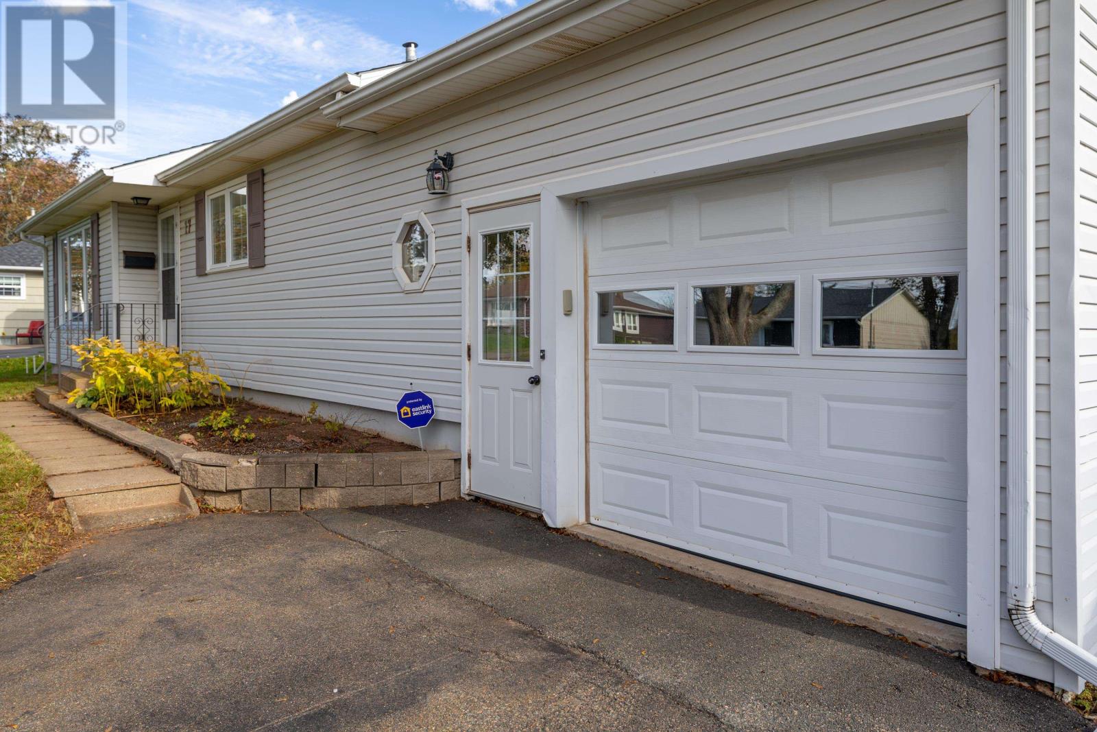17 Newland Crescent - 36