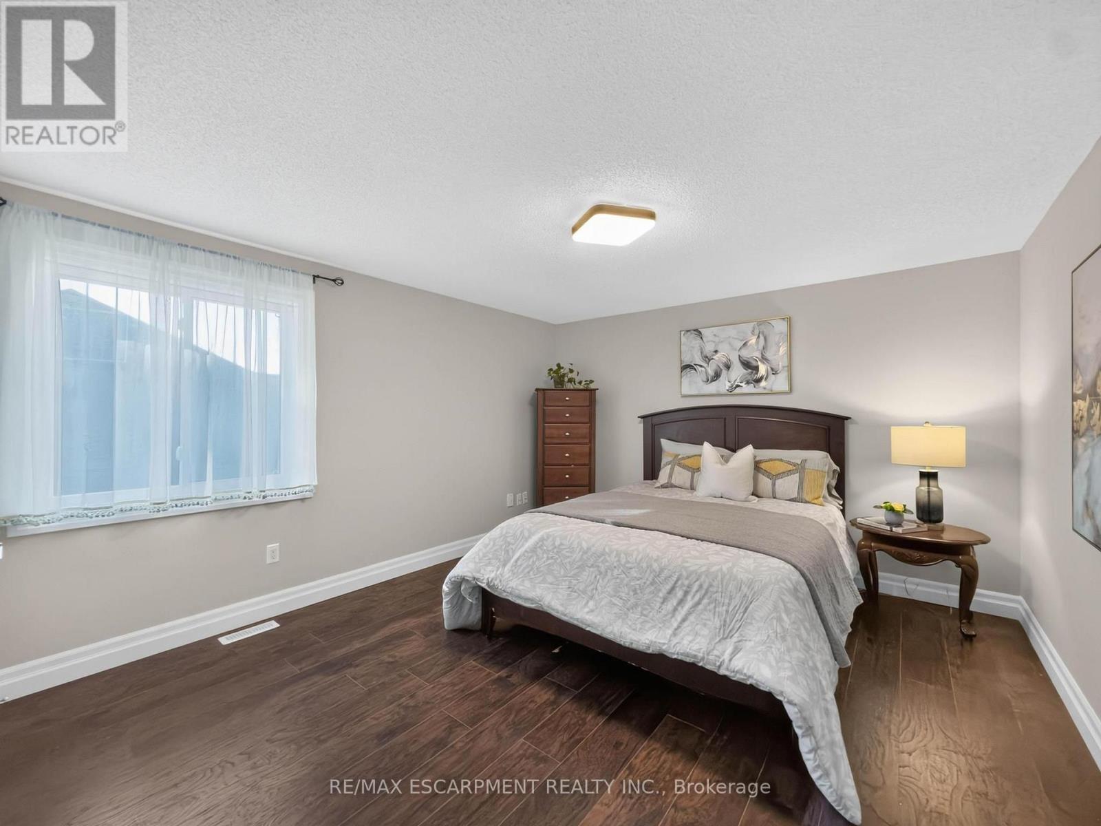 12 SUNDROP COURT - 30