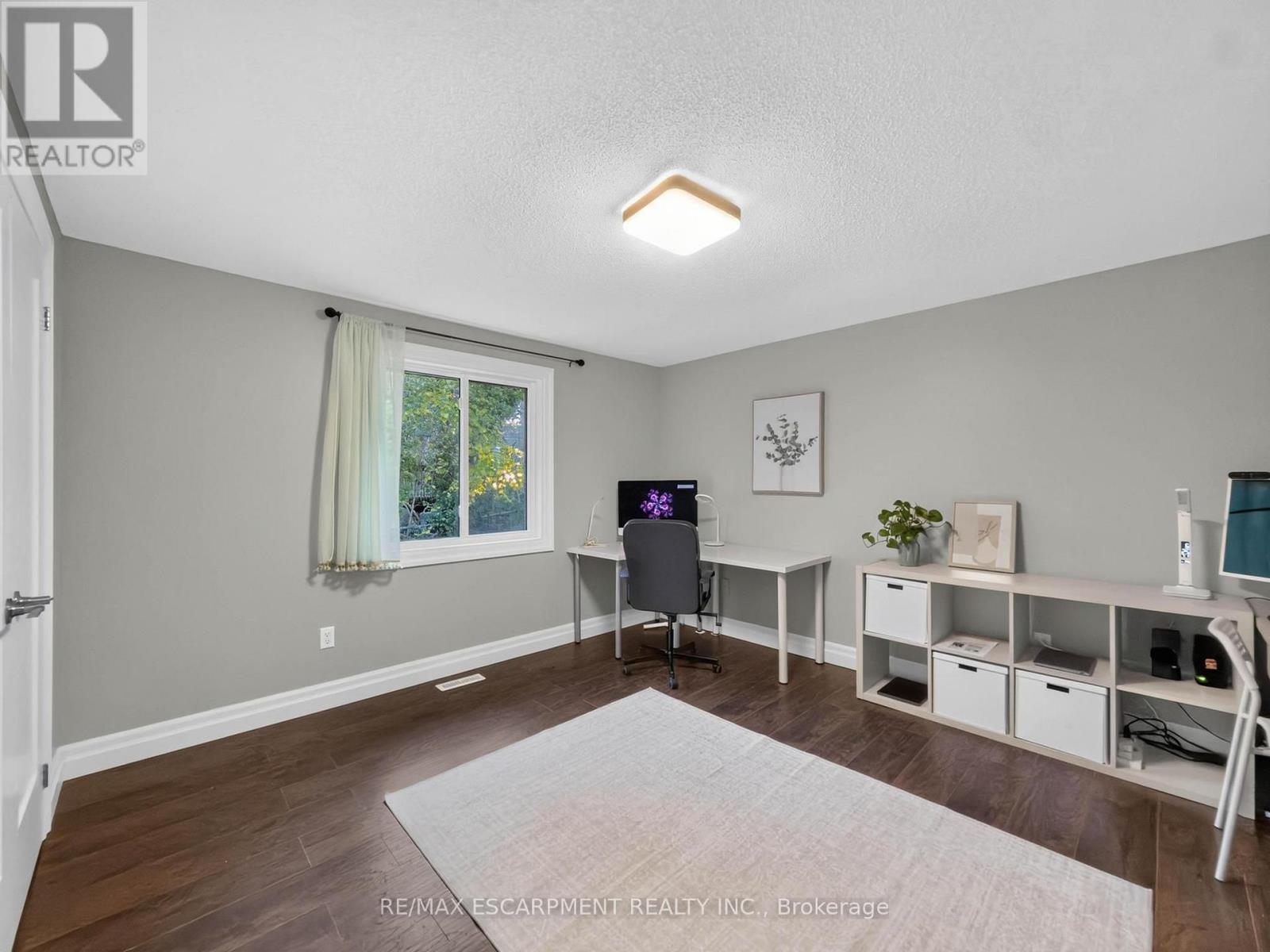 12 SUNDROP COURT - 32