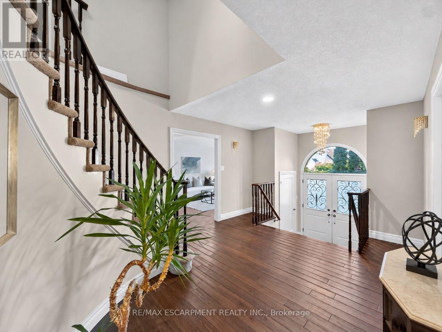 12 Sundrop Court, Hamilton, ON photo 4