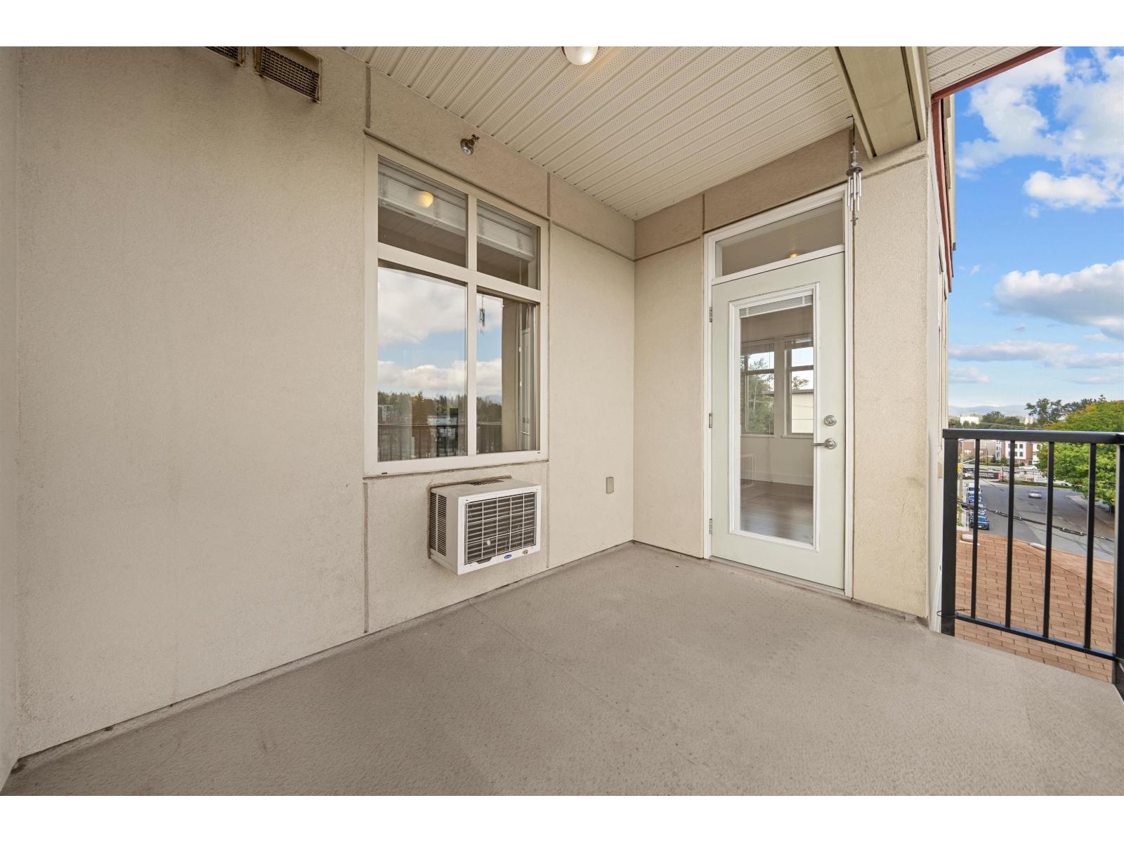 Photo of 305 2632 PAULINE STREET 26