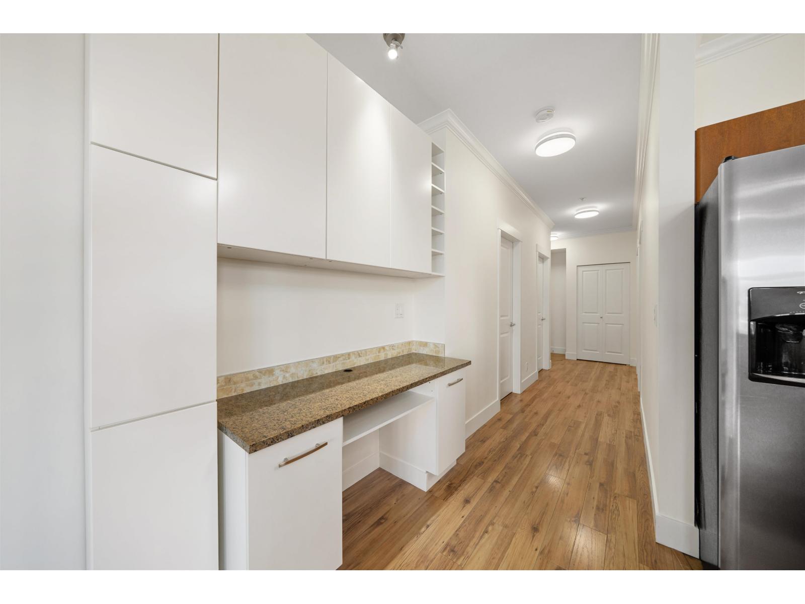Photo of 305 2632 PAULINE STREET 27