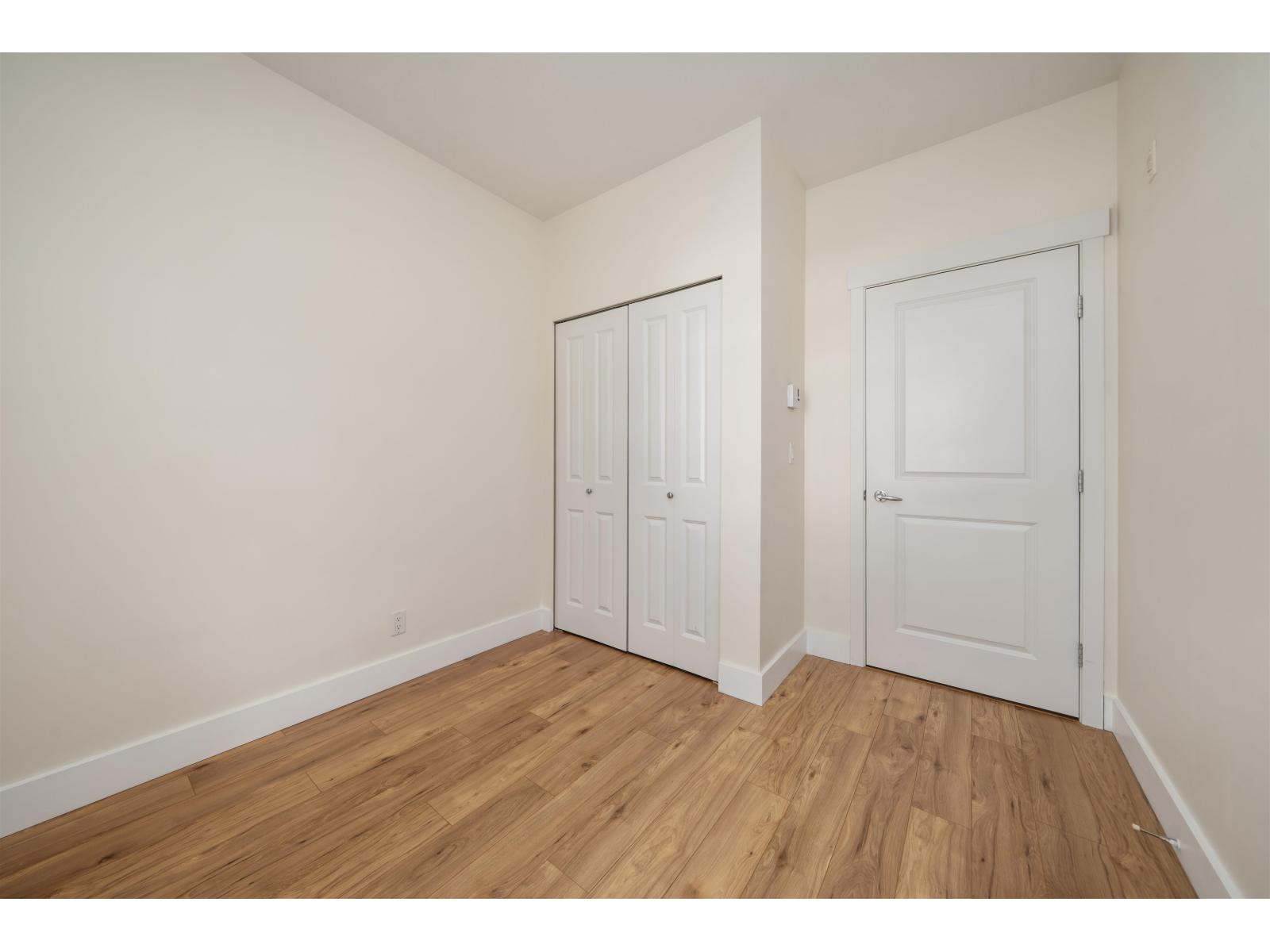 Photo of 305 2632 PAULINE STREET 18