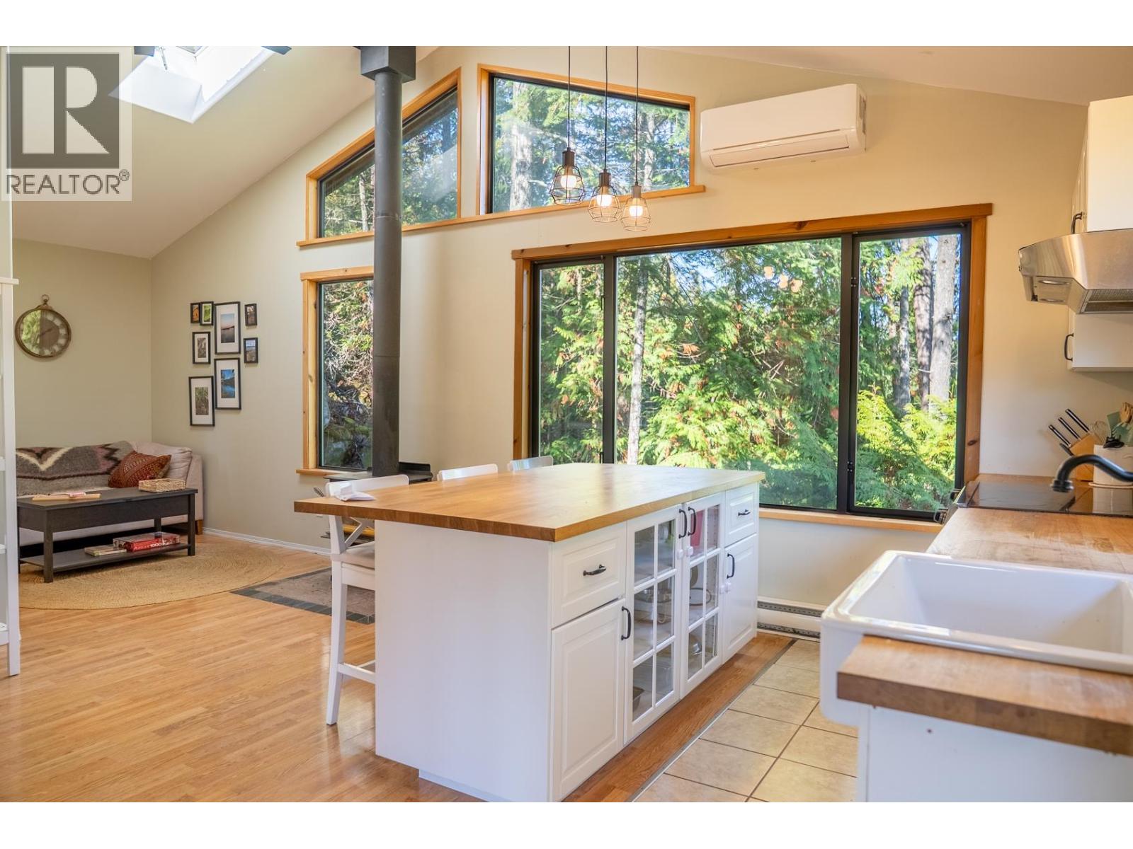 4318 PORT WASHINGTON ROAD, Pender Island