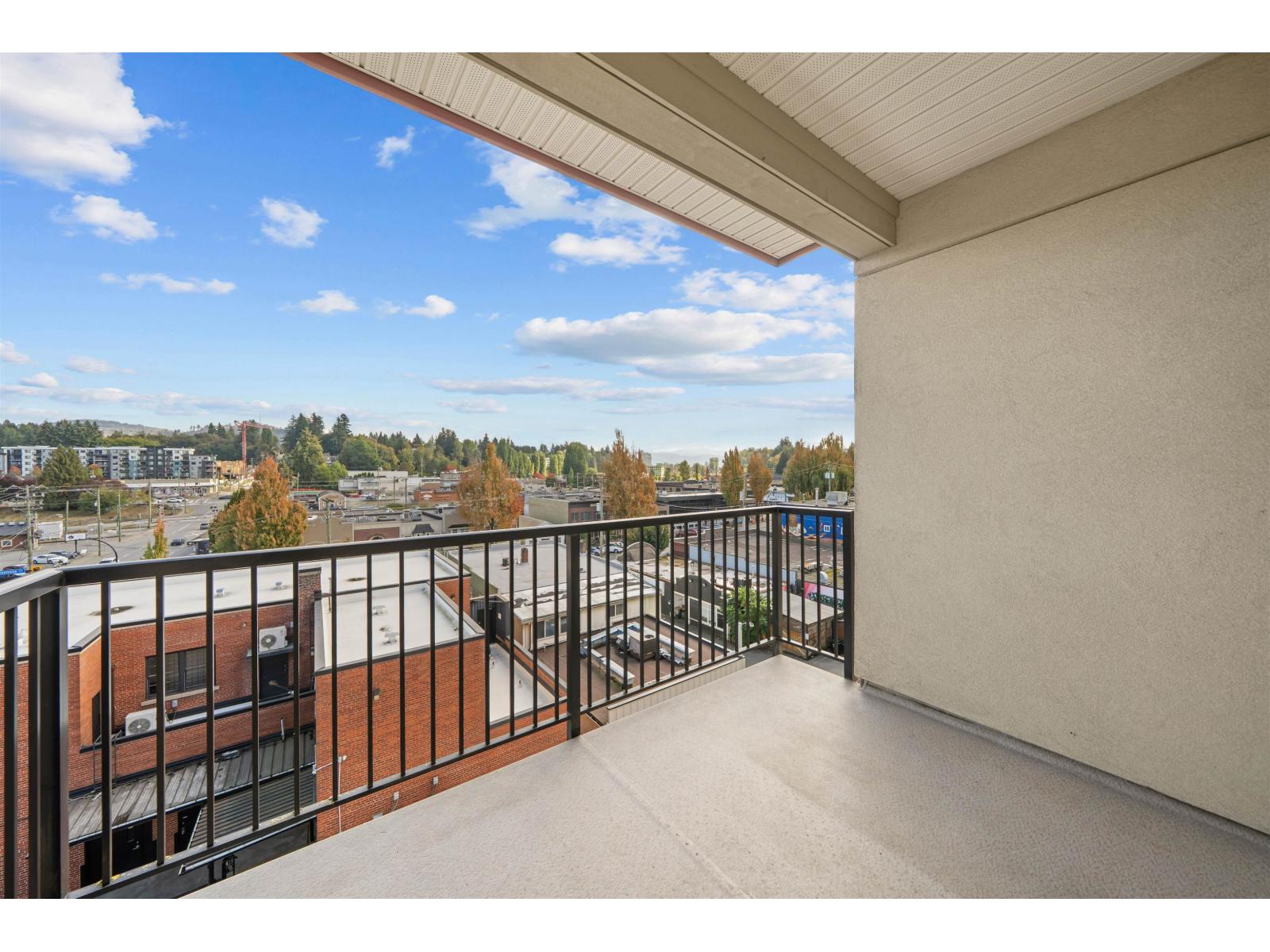 Photo of 305 2632 PAULINE STREET 22