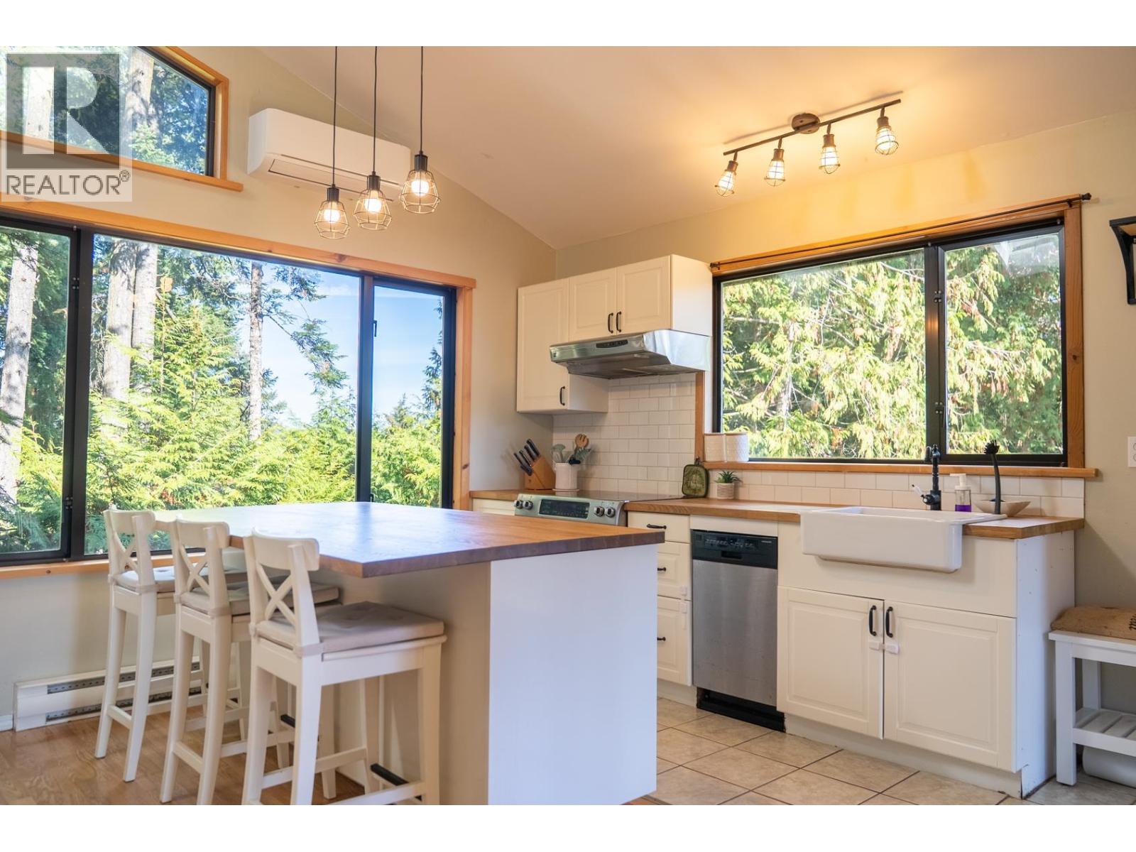 4318 PORT WASHINGTON ROAD, Pender Island