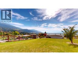 Living room - 1030 Monrose Road, Creston, BC V0B2N2 Photo 13