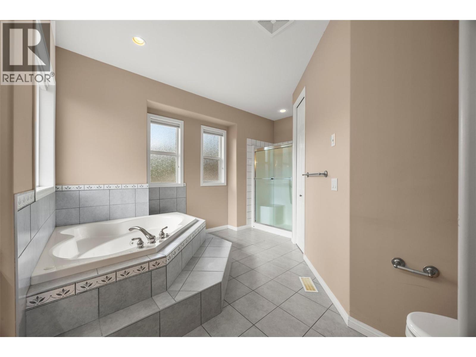 6455 Vernon Avenue - Image 26