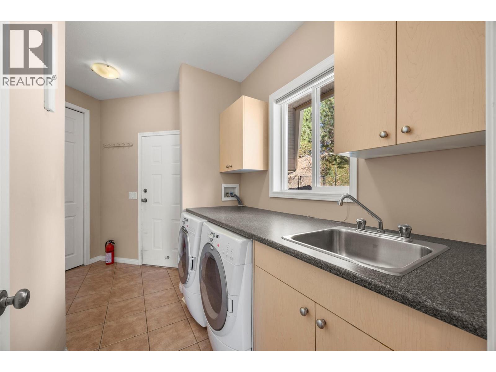 6455 Vernon Avenue - Image 27