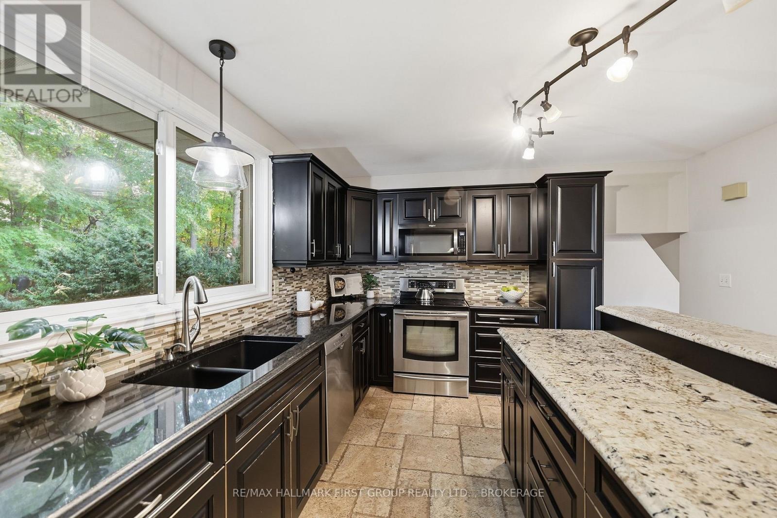 884 SAFARI DRIVE - 12