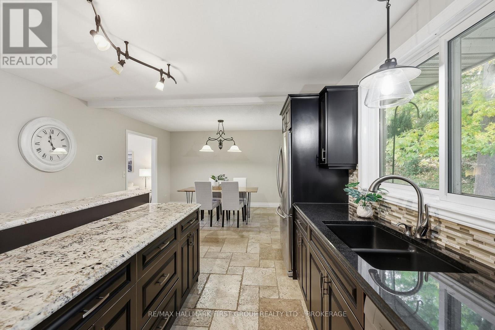 884 Safari Drive — photo 13