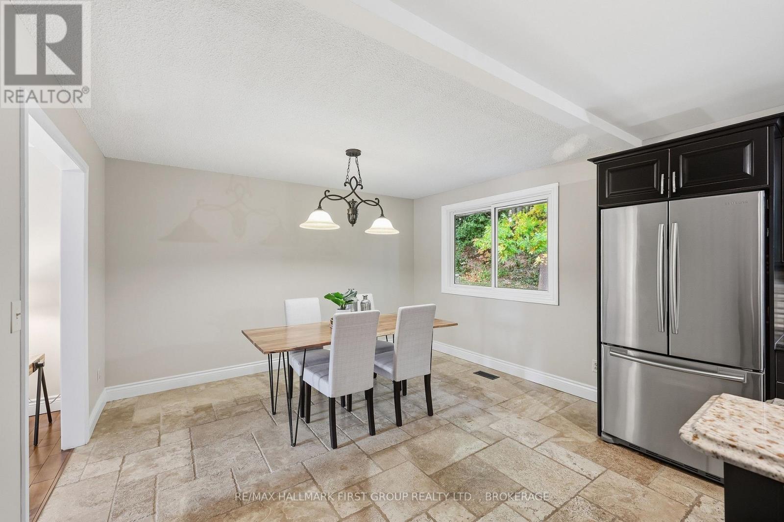 884 Safari Drive — photo 15
