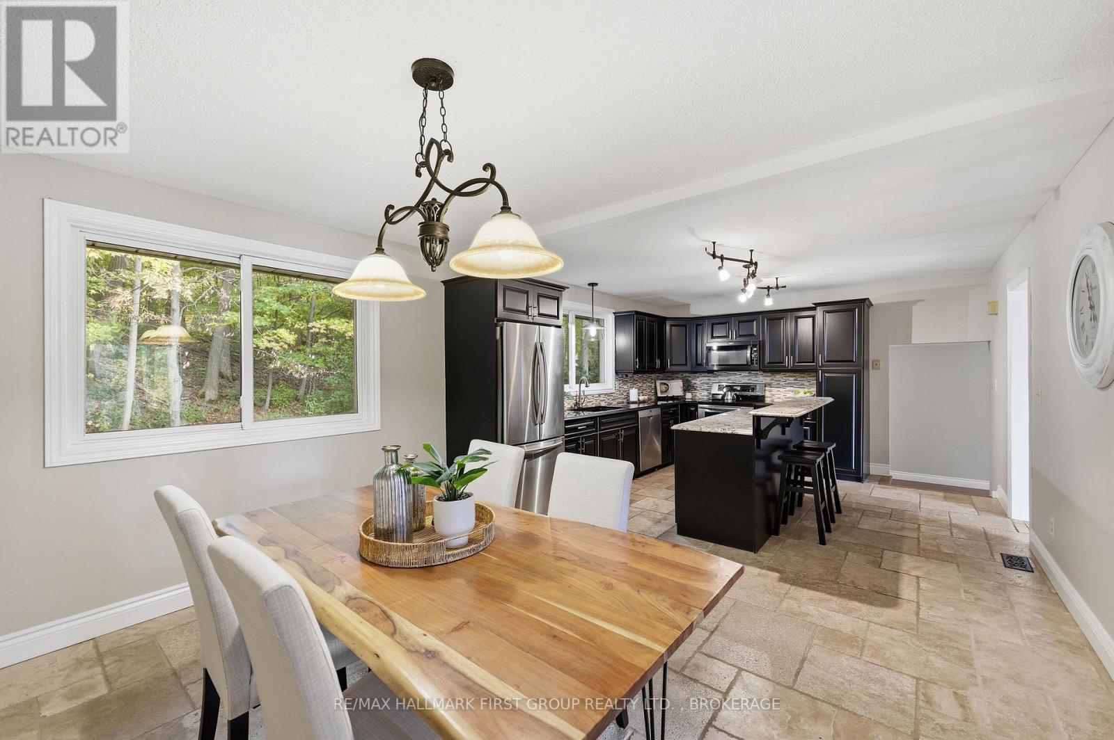 884 Safari Drive — photo 16