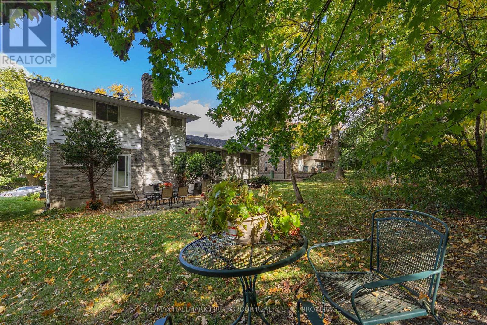 884 SAFARI DRIVE - 2
