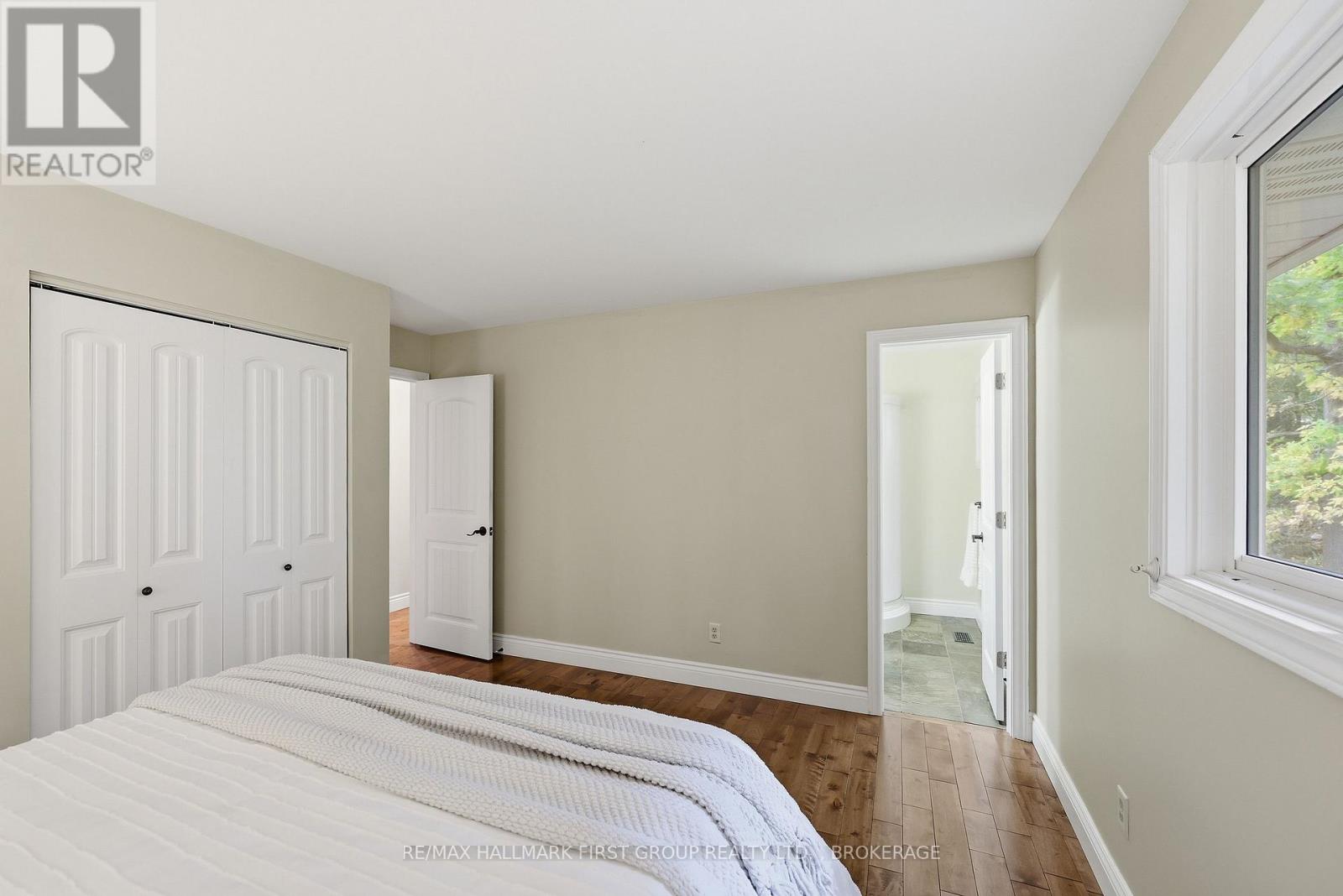884 Safari Drive — photo 23
