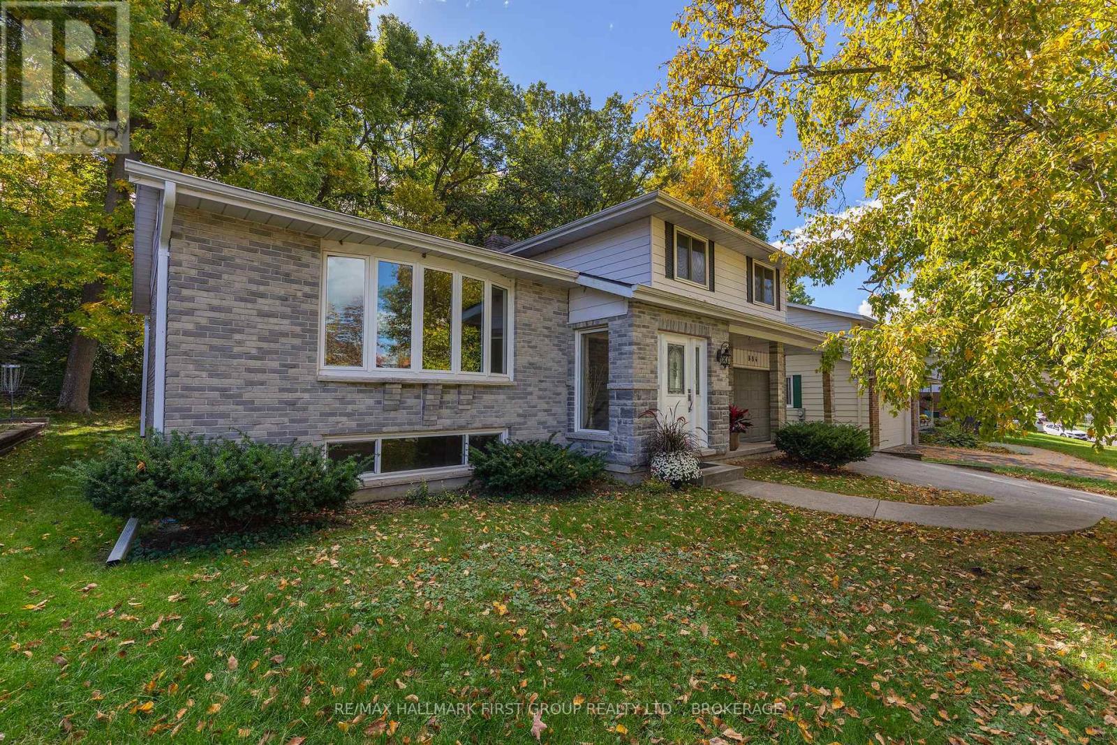 884 Safari Drive — photo 38