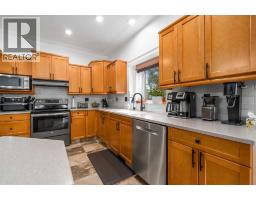 Foyer - 2448 7 Avenue Ne, Medicine Hat, AB T1C1Y6 Photo 10