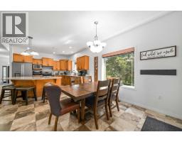 4pc Bathroom - 2448 7 Avenue Ne, Medicine Hat, AB T1C1Y6 Photo 8
