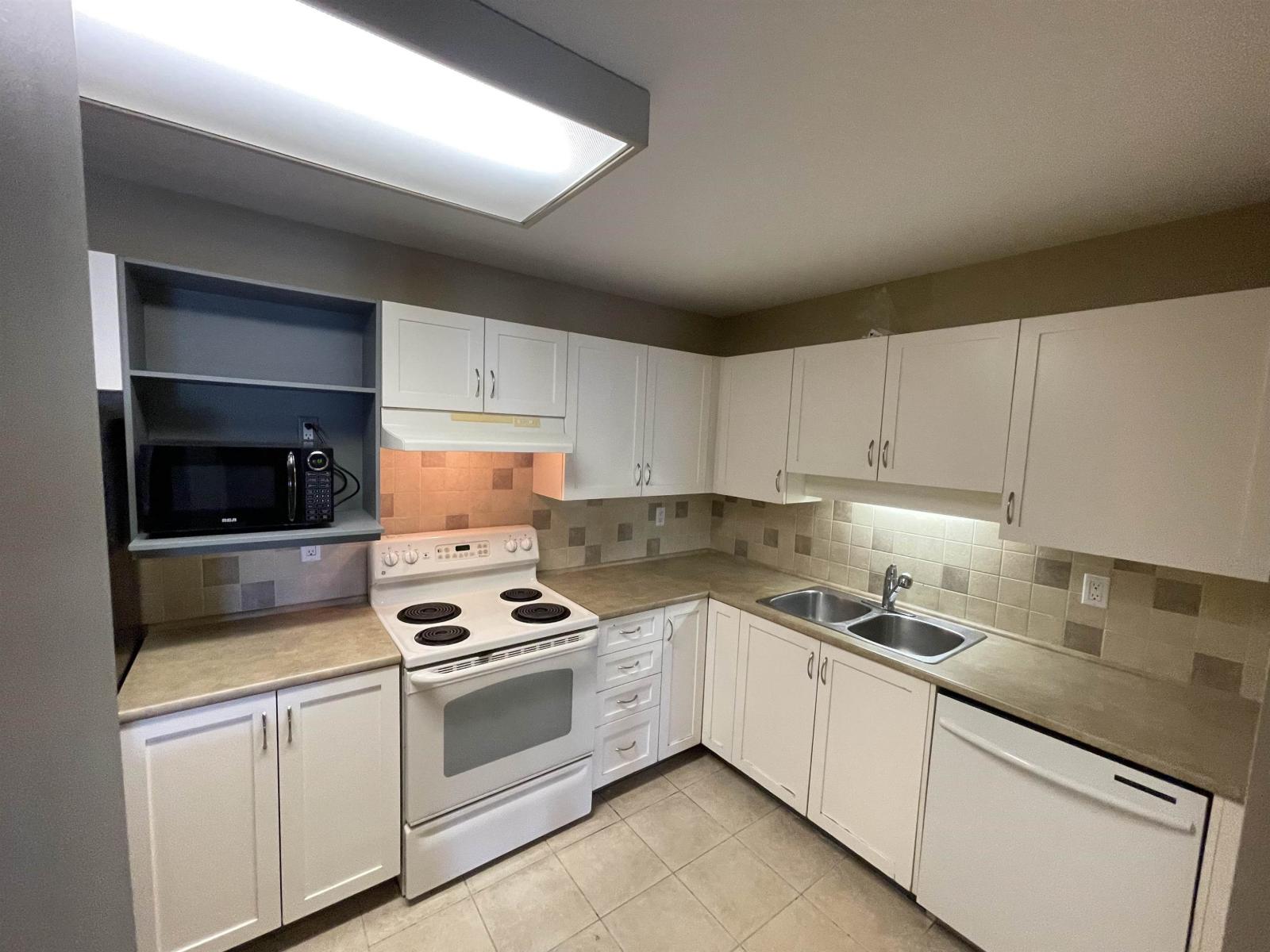 Photo of 336 2700 MCCALLUM ROAD 33