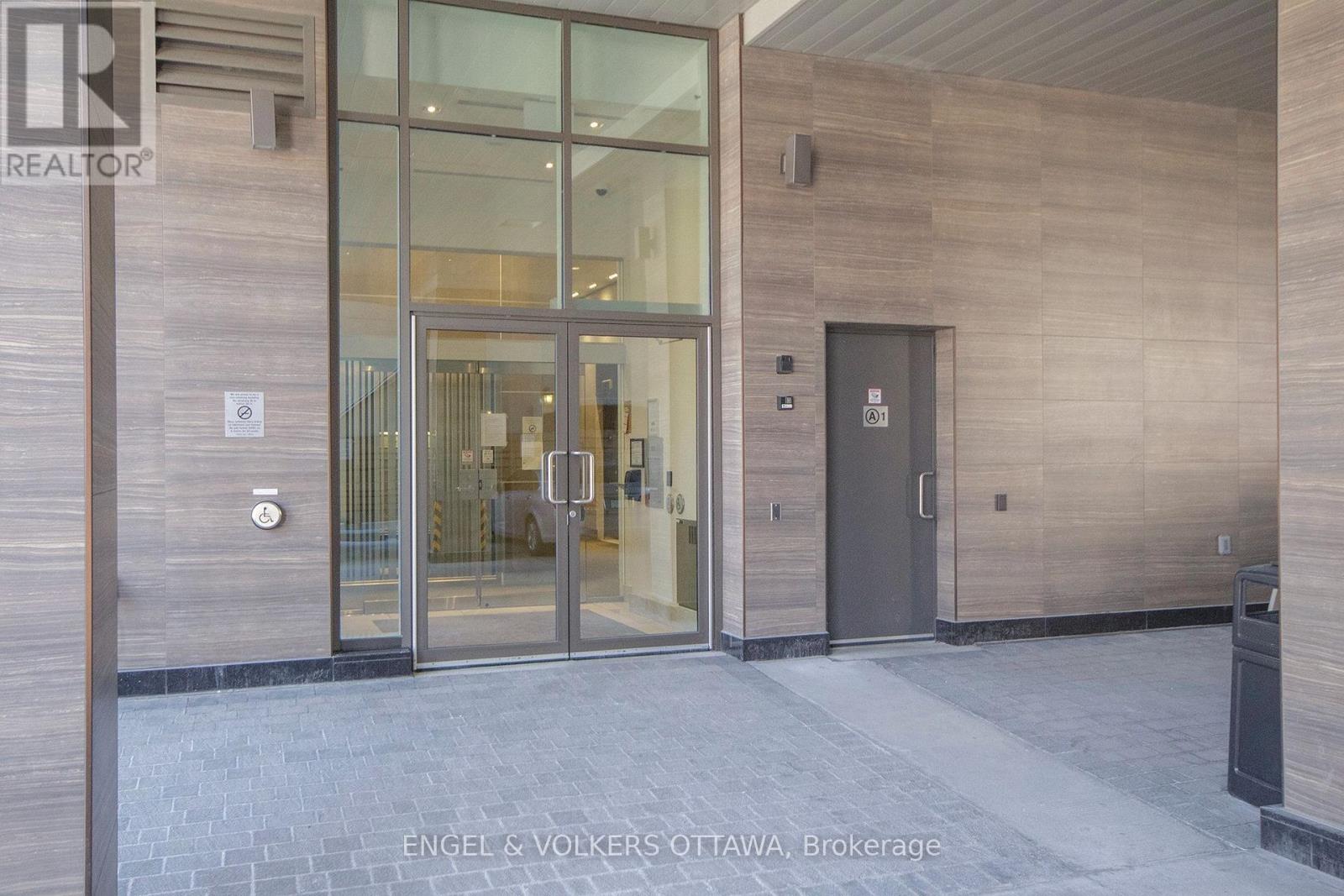411 Mackay Street — photo 32