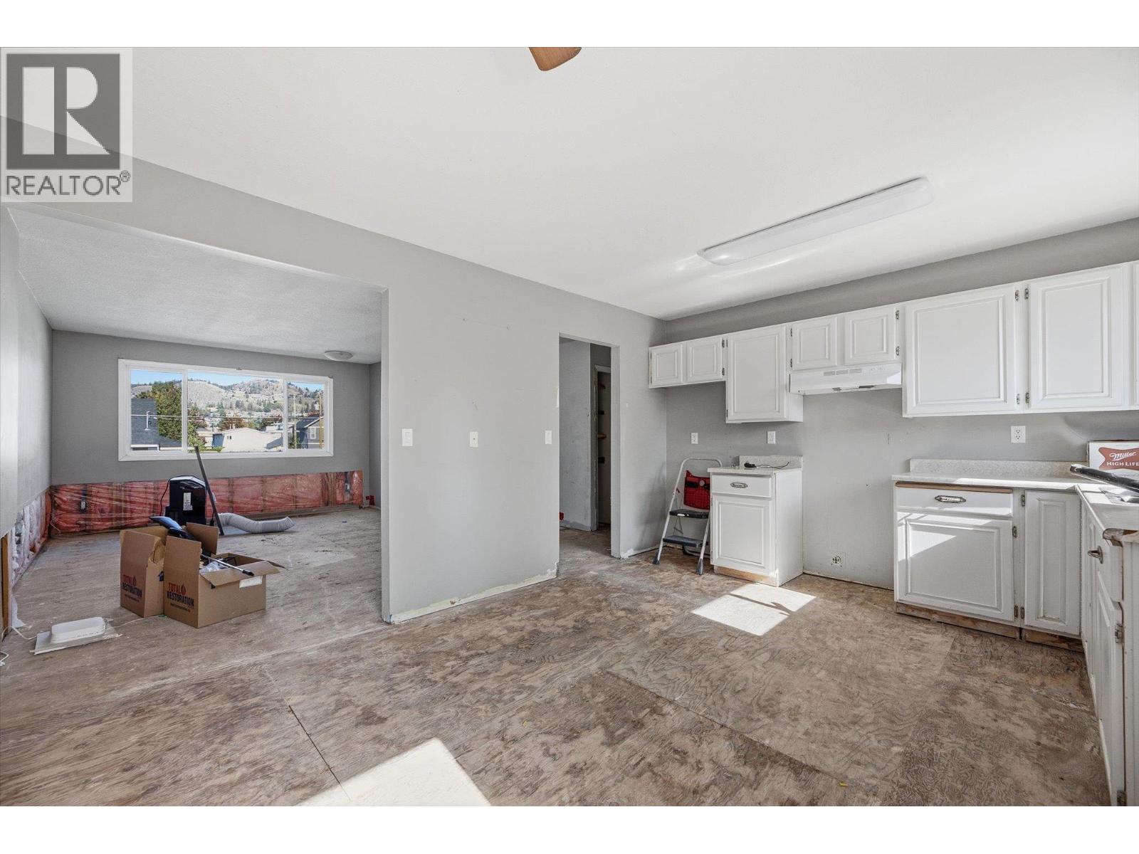 1011-1013 Lawson Avenue, Kelowna - Image 1