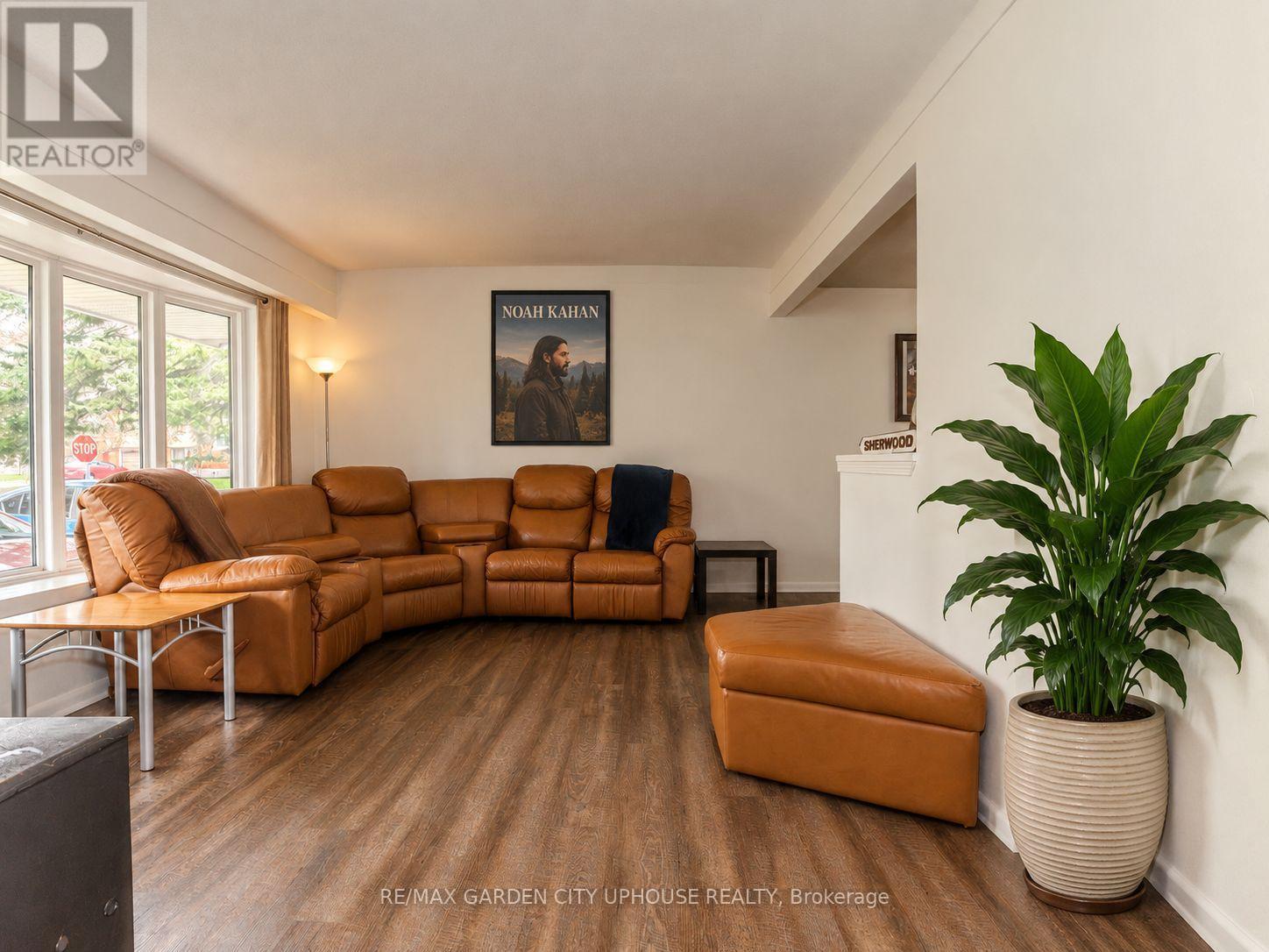 2 TREEVIEW PLACE - 3