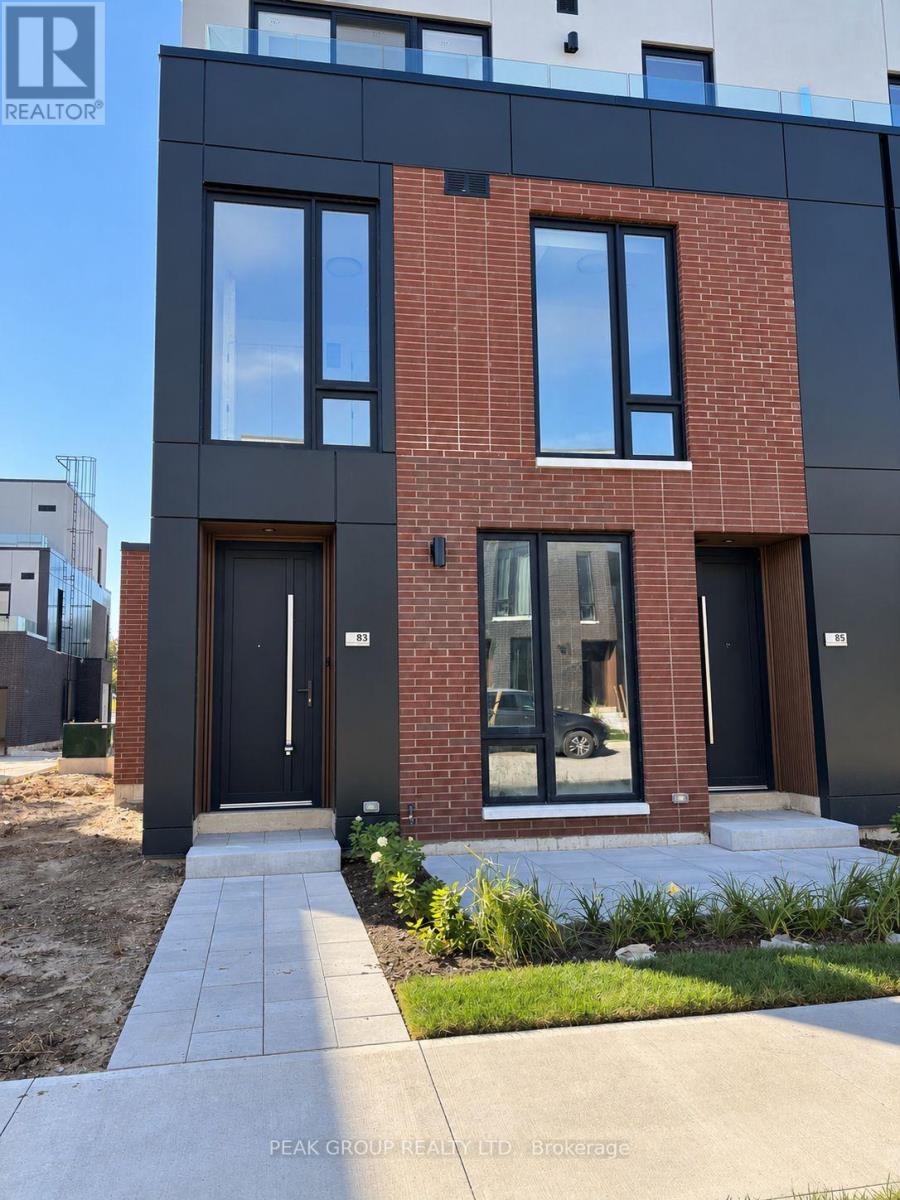 83 Everett Common