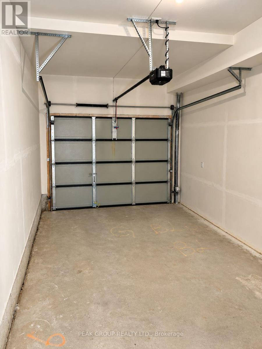83 Everett Common — photo 20