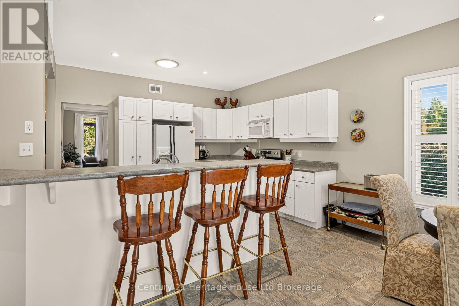 796 SPRINGBANK AVENUE N - Image 14