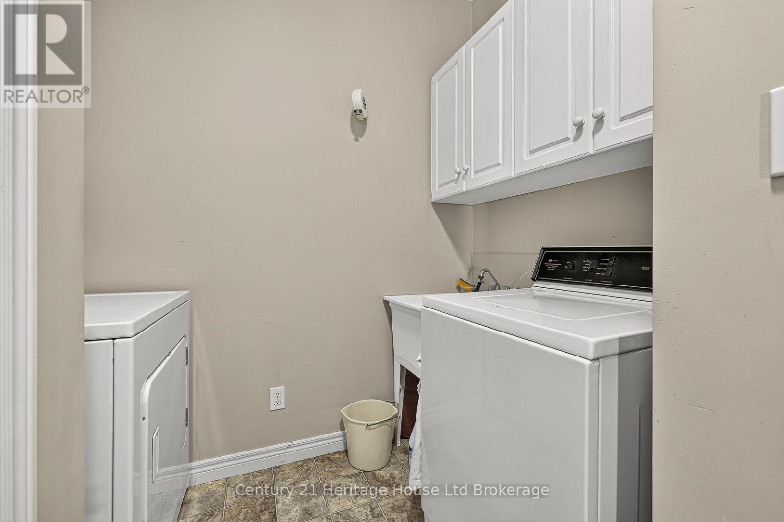 796 SPRINGBANK AVENUE N - Image 28