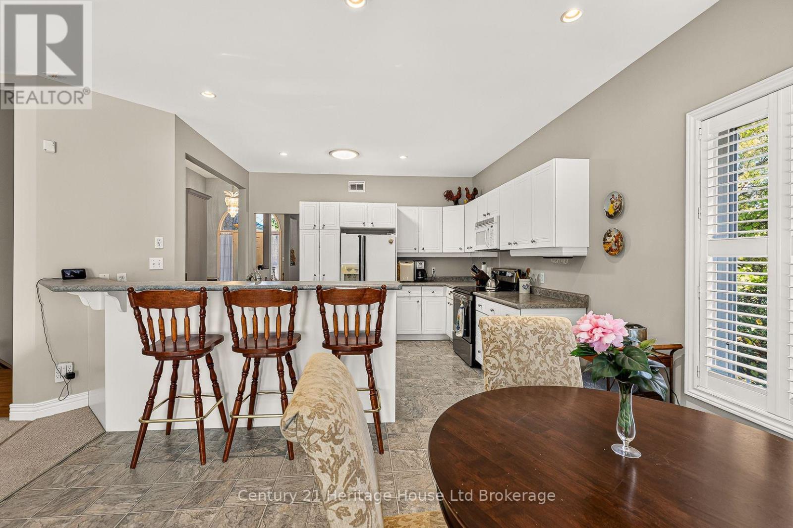 796 SPRINGBANK AVENUE N - Image 3